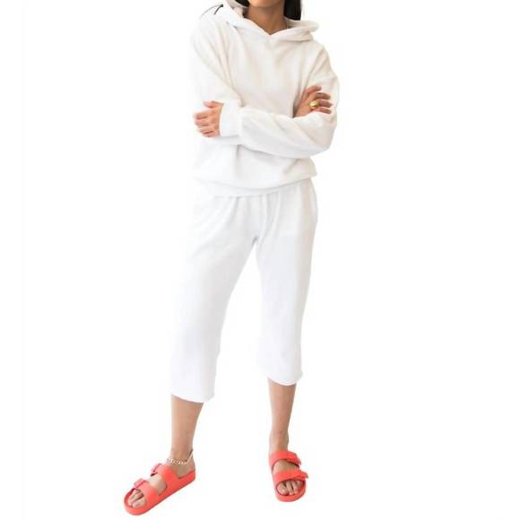 NEW MANTRA arie crop sweatpants in white - Picture 1 of 3